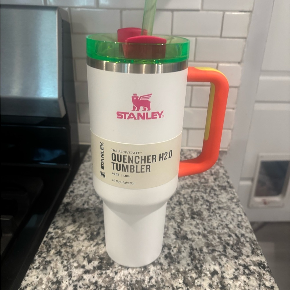 Stanley Quencher H2.0 Tumbler neon white